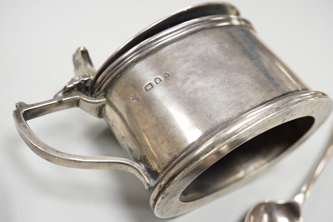 A William IV silver fiddle pattern table spoon by Richard Britton, London, 1834, together with a George V silver oval mustard pot, with blue glass liner, Edward Barnard Sons Ltd, London, 1931 and a silver coffee spoon.